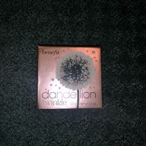 benefit cosmetics dandelion twinkle highlighter